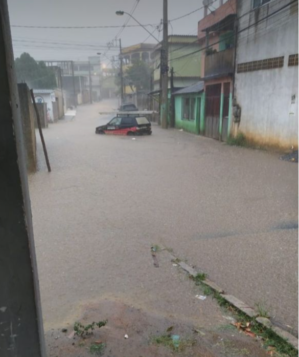 Rua Emílio Chagas, in the Vila Independência neighborhood, in Cariacica, completely flooded.  Credit: Jean Salles