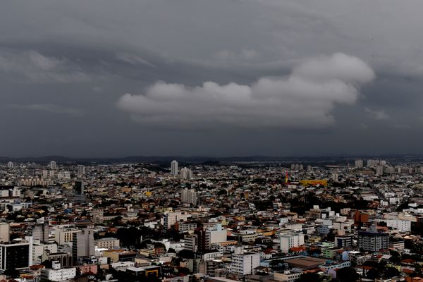 Chuva na Grande Vitória por Fernando Madeira