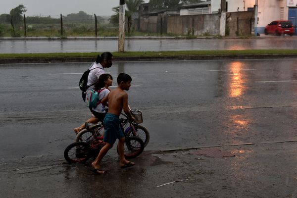 Chuva na Grande Vitória por Fernando Madeira