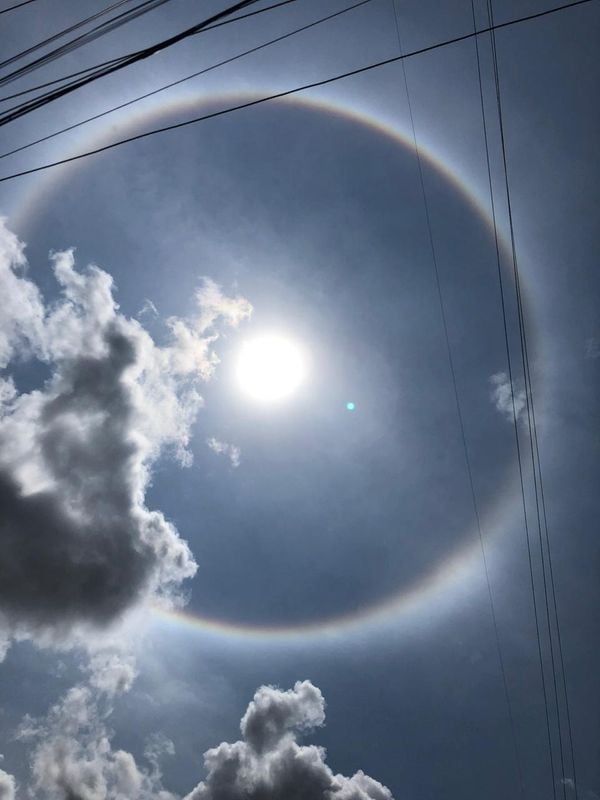 O fenômeno é conhecido como halo solar  por Samara Mendes 