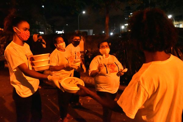 Marmita solidária - Grupo de voluntários que distribui refeições para pessoas em situação de rua, em Vila Velha