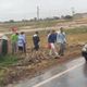 Imagem - Veículo bate em palmeira e capota em Nova Venécia