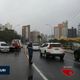 Imagem - Motorista perde o controle da direção e carro sobe em canteiro da Ponte de Camburi