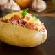 Imagem - Aprenda a fazer batata recheada com linguiça assada na brasa
