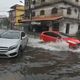 Chuva no ES: rua Cristóvão Colombo, em Vila Velha, fica alagada
