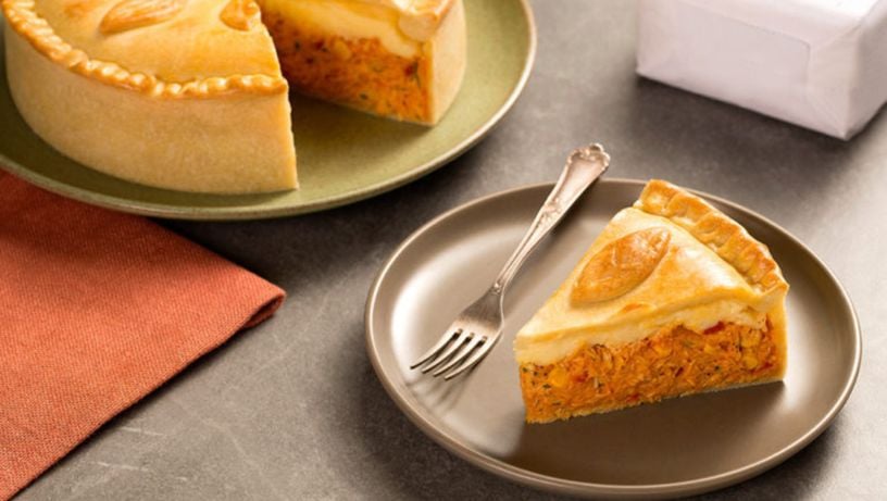 Empadão de frango com recheio cremoso