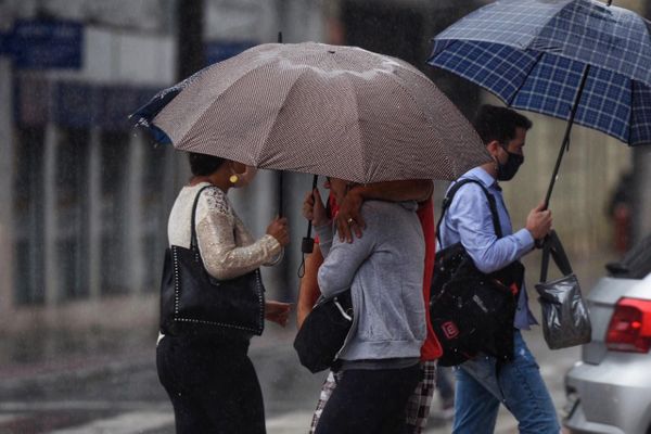 O capixaba enfrentou chuva e vento na manhã de hoje em Vitória por Vitor Jubini