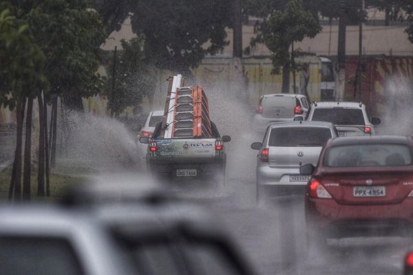 O capixaba enfrentou chuva e vento na manhã de hoje em Vitória por Vitor Jubini