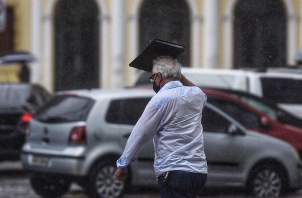 O capixaba enfrentou chuva e vento na manhã de hoje em Vitória por Vitor Jubini