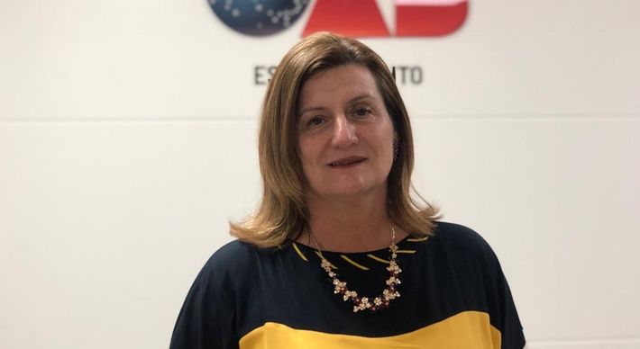 Processo leva menos de 1 minutos e dá direito a convênios, transporte, cursos, palestras, entre outros