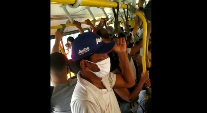 A fala de Fábio Damasceno foi contestada por passageiros ouvidos por A Gazeta, que enfrentam os coletivos lotados quase todos os dias: 'Pede o secretário para andar de ônibus pelo menos um dia', provocou um passageiro