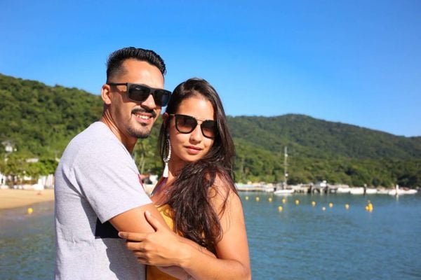 Álice Queiroz e Roberto Ferreira vão se casar agora em outubro no civil e a festa será em janeiro