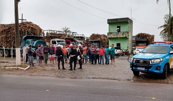 Polícia do Rio de Janeiro monitora região para impedia a passagem dos caminhoneiros. Crédito: Internauta
