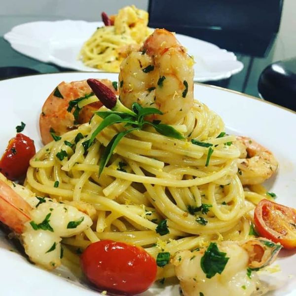 Espaguete ao limone com camarões do restaurante Moquém da Vila, em Fundão
