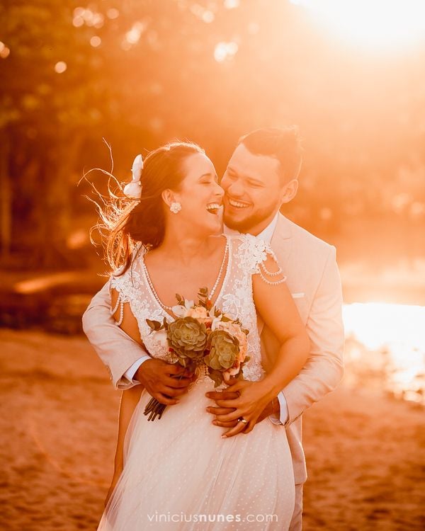 A história de Mara Gabriela Amorim e João Pedro Pereira daria um filme, foi amor à primeira vista. Foram 18 dias de namoro até a data do pedido de casamento por Vinícius Nunes