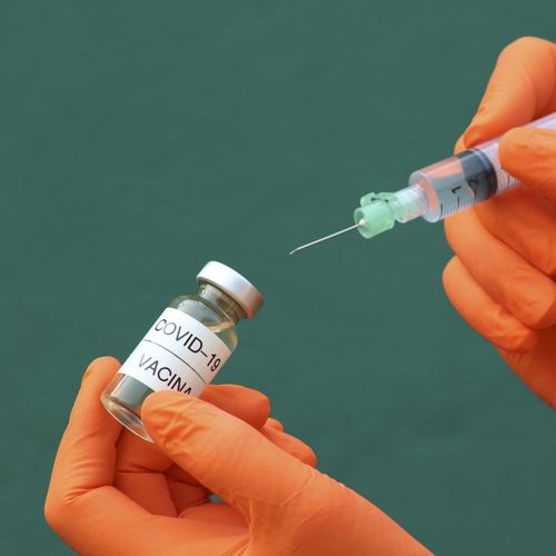 Uma vacina pode matar ou te deixar doente? Entenda se há riscos