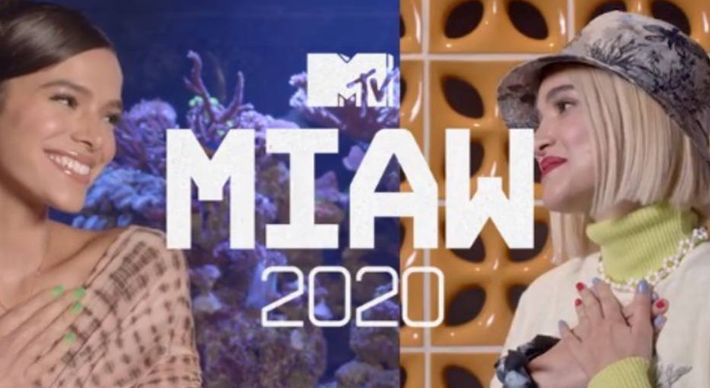 Cerimônia foi apresentada pelas amigas Manu Gavassi e Bruna Marquezine