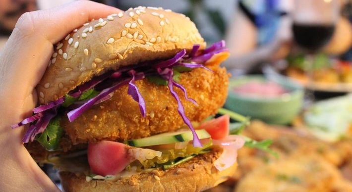 Confira ainda receitas de picles caseiro e de maionese de sriracha. Sugestão rende quatro porções e fica pronta em aproximadamente 40 minutos