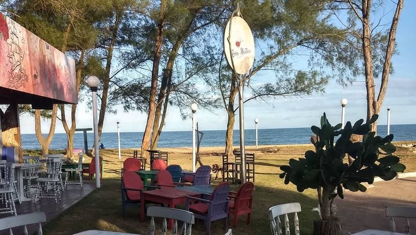 Ambiente externo do restaurante Rosa Náutica, em Vila Velha