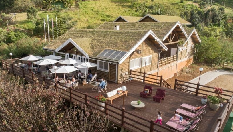 Deque do restaurante d'Bem Pedra Azul, em Domingos Martins
