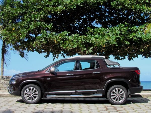 A caçamba da picape Fiat Toro Ranch 2.0 Diesel AT9 4x4 tem capacidade de 820 litros