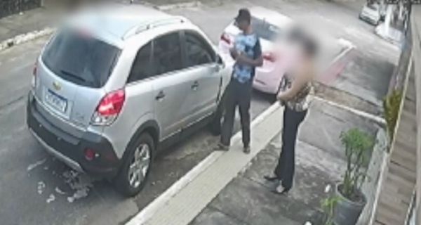 Ladrão pede ajuda a vítima ao não conseguir ligar carro automático em Vila Velha