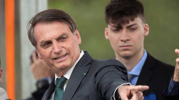 A nomeação do filho do ex-presidente Jair Bolsonaro (PL) para auxiliar parlamentar pleno foi publicada no Diário Oficial do Senado Federal