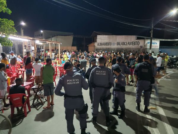 Fiscalização da Prefeitura de Vila Velha junto com a Polícia Militar em bares e restaurantes durante a pandemia do novo coronavírus por causa de aglomeração