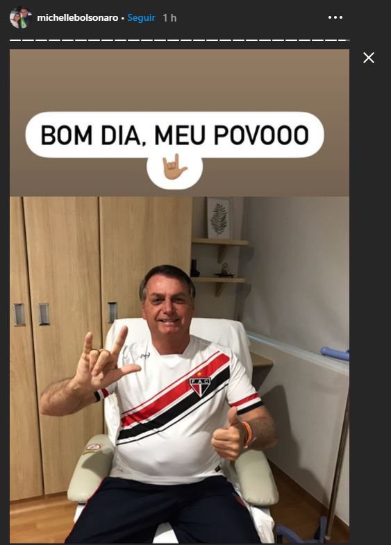 Jair Bolsonaro no quarto do hospital se recuperando após cirurgia na bexiga