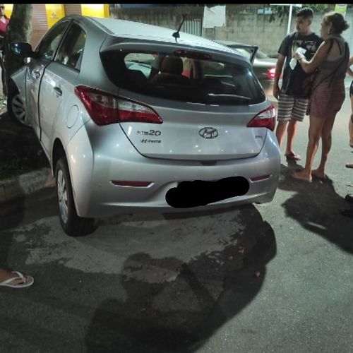 Grávida de 7 meses bate com carro após ser feita refém por assaltante na Serra