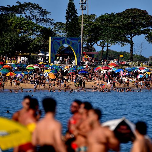 Praias da Grande Vitória registram aglomerações neste domingo