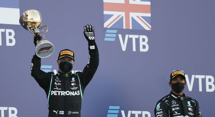 Vitória do finlandês neste domingo (27) no GP da Rússia impediu que inglês igualasse o recorde de vitórias de Michael Schumacher