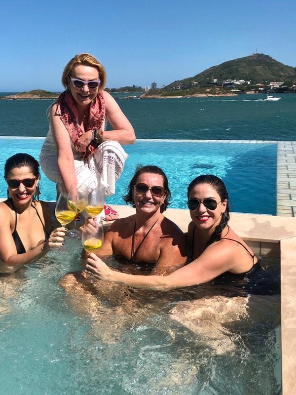 Mariana Perini, Beth Dalcolmo, Eulália Chieppe e Maria Izabel Braga: um brinde à primavera, na Ilha do Frade
