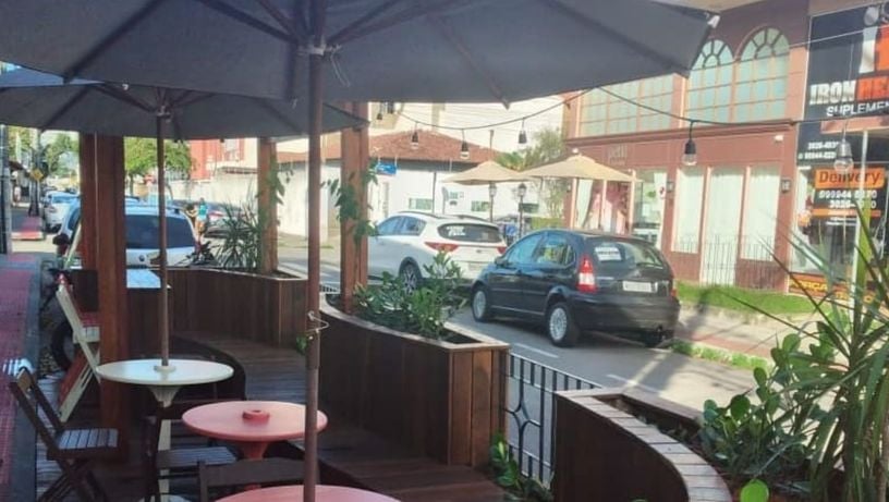 Parklet da doceria Stein, em Jardim Camburi