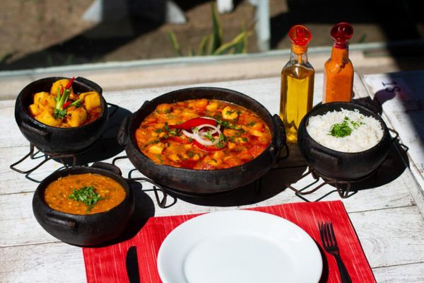 Moqueca capixaba servida no restaurante Rosa Náutica, em Vila Velha