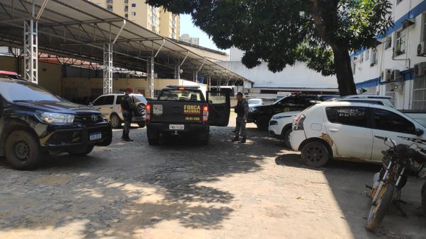 Suspeitos de participar de chacina em Vitória chegaram em carro da Força Nacional ao DHPP
