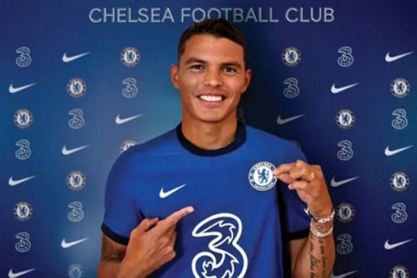 Thiago Silva foi anunciado pelo Chelsea 