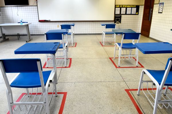 Tudo pronto para volta às aulas na CEEFTI Galdino Antonio Vieira. As escolas ficaram fechadas por meses por causa da pandemia de coronavírus  