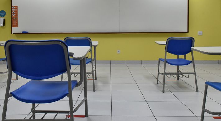 Duas escolas da rede particular, em Vitória, e uma unidade municipal da Serra confirmaram a suspensão das aulas presenciais em algumas turmas após alunos testarem positivo para Covid-19