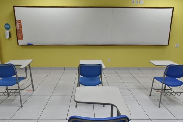 Escolas adotam medidas de segurança para volta às aulas por Fernando Madeira