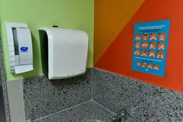 Escolas adotam medidas de segurança para volta às aulas por Fernando Madeira