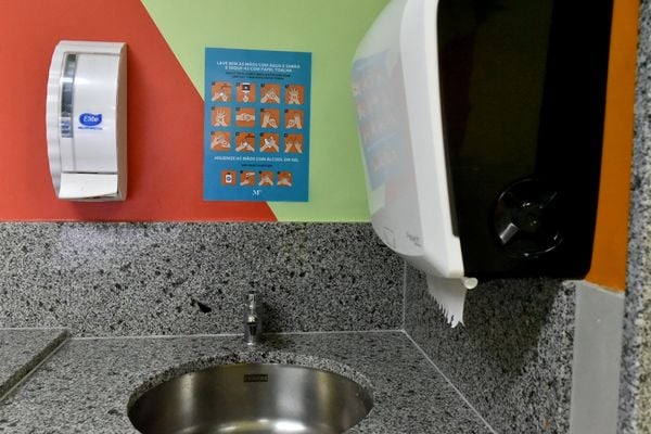 Escolas adotam medidas de segurança para volta às aulas por Fernando Madeira