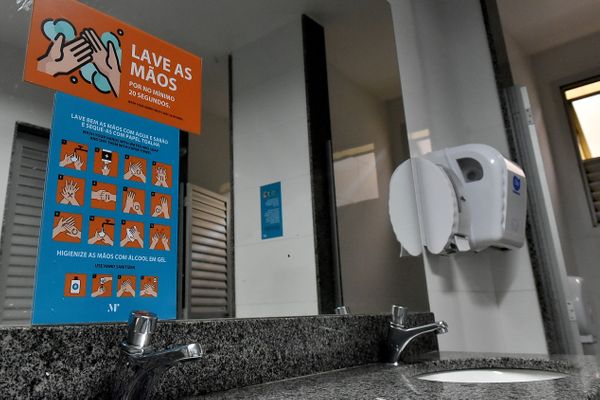 Escolas adotam medidas de segurança para volta às aulas por Fernando Madeira