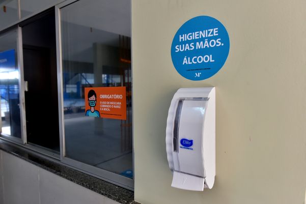 Escolas adotam medidas de segurança para volta às aulas por Fernando Madeira