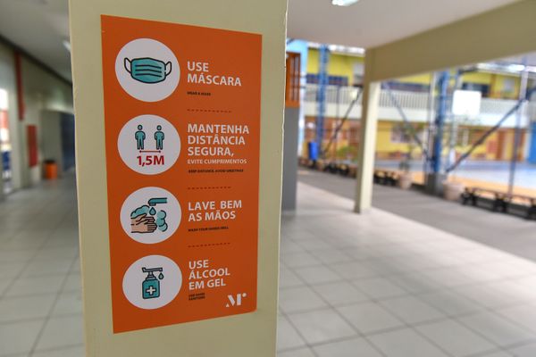 Escolas adotam medidas de segurança para volta às aulas por Fernando Madeira