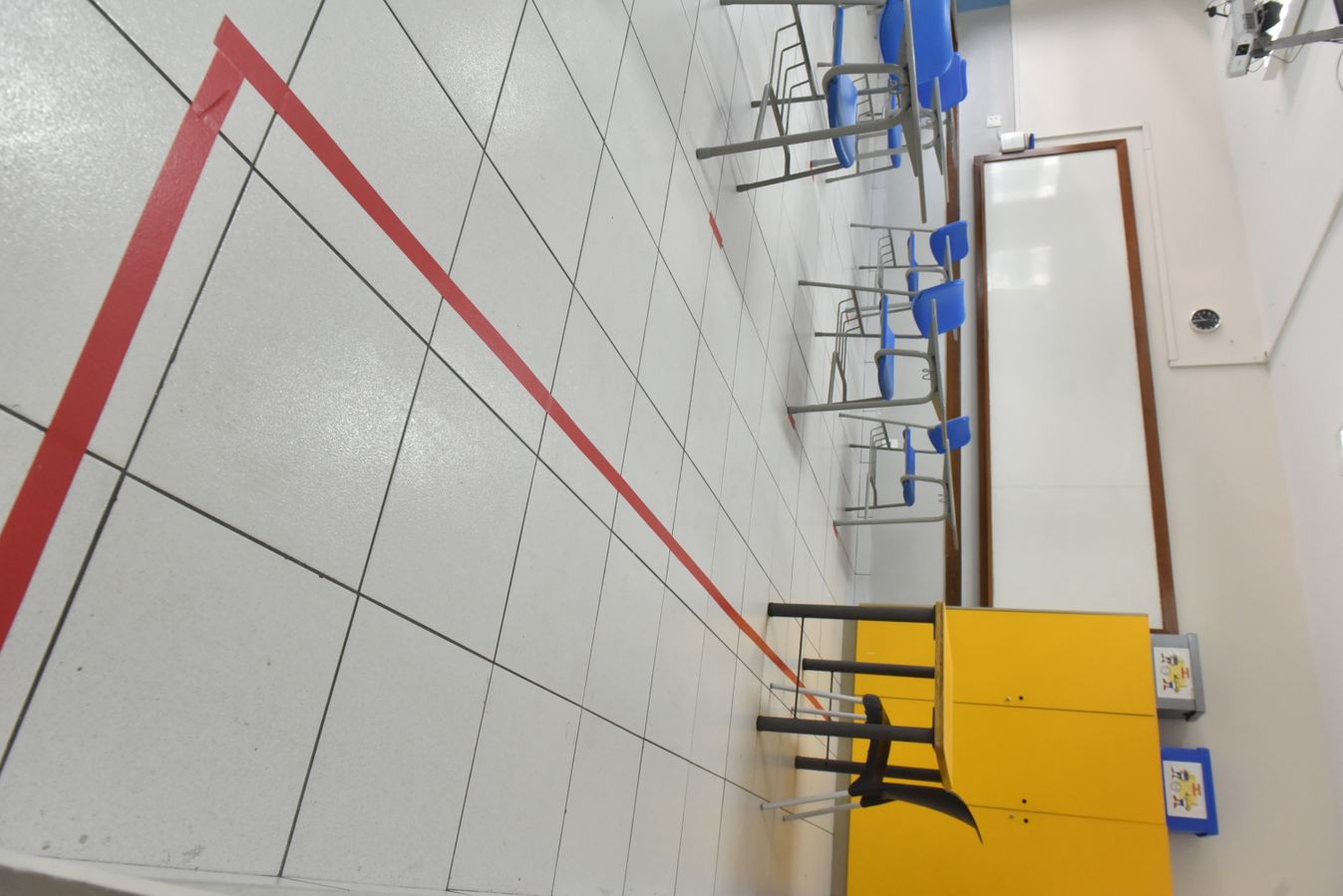 Escolas adotam medidas de segurança para volta às aulas por Fernando Madeira