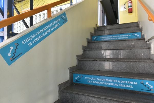 Escolas adotam medidas de segurança para volta às aulas por Fernando Madeira