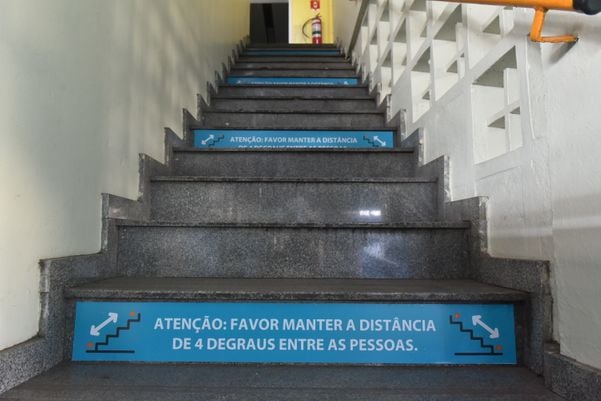 Escolas adotam medidas de segurança para volta às aulas por Fernando Madeira