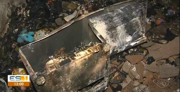 Incêndio destruiu apartamento no bairro Maria Ortiz, em Vitória por Reprodução / TV Gazeta