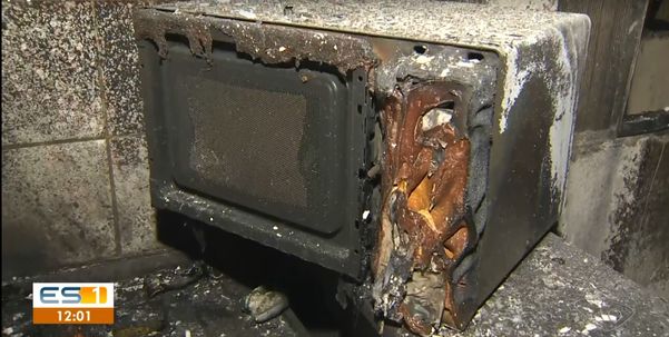 Incêndio destruiu apartamento no bairro Maria Ortiz, em Vitória por Reprodução / TV Gazeta